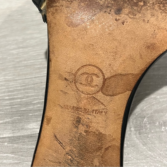 CHANEL Black Patent Leather CC Logo Kitten Heel Mules Size 39 - Picture 10 of 14